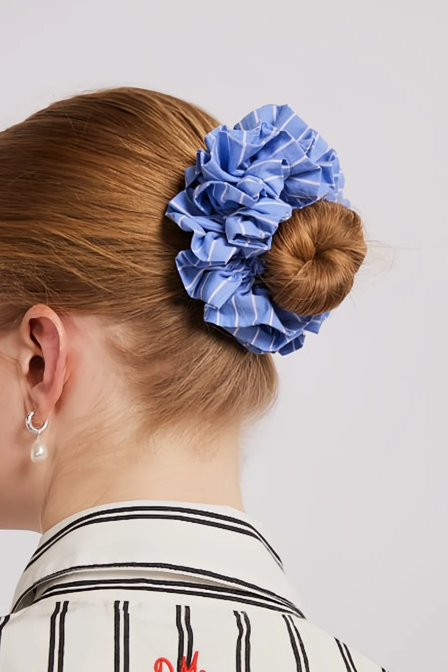 garter scrunchie - blue and white stripe